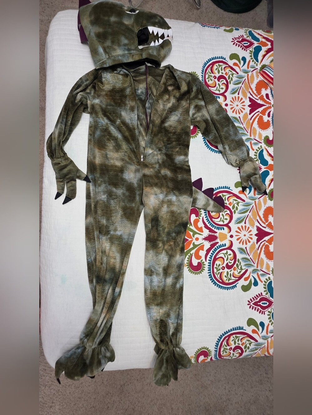 Kids Dinosaur Halloween Costumes. Green. Size M (8-10).